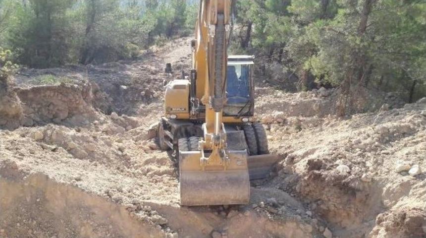 Kiraladıkları İş Makinesiyle Define Aradılar