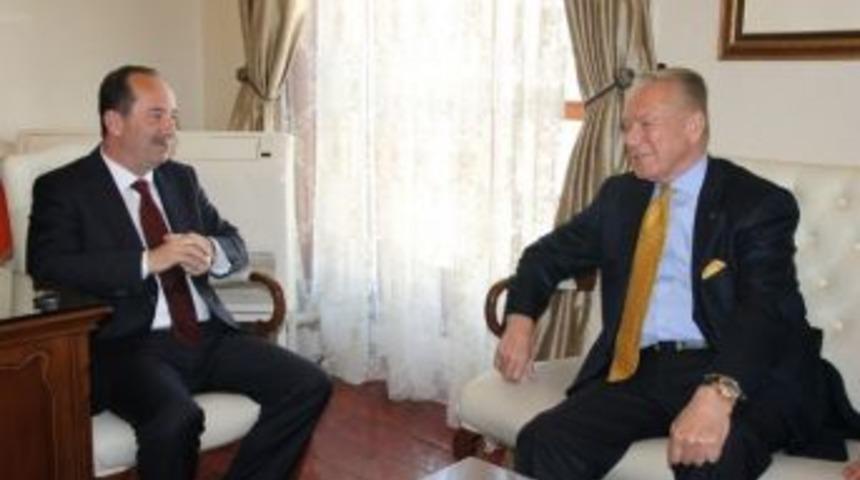 Uğur D&uuml;ndar, Edirne Kitap Fuarına Geliyor