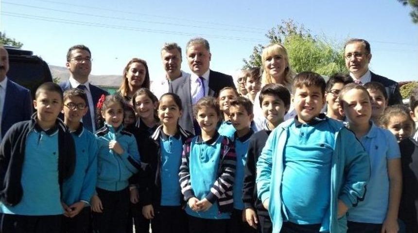 &Ouml;ğrenciler Hayvan Bakım Evini Gezdi