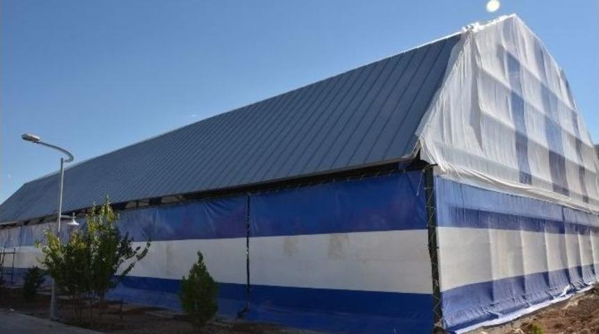 Kapalı Halı Saha İnşaatı T&uuml;m Hızıyla Devam Ediyor