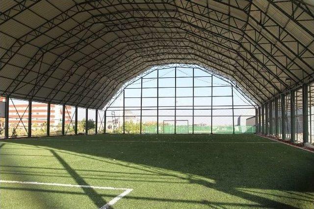 Kapalı Halı Saha İnşaatı T&uuml;m Hızıyla Devam Ediyor 1