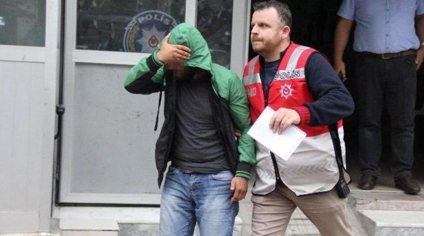 2 Ton İnşaat Demirini İş Makinesi İle &Ccedil;aldılar