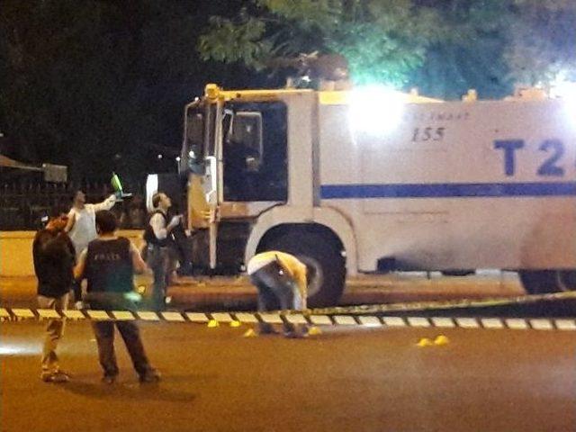 Valilik Önünde Bekleyen Polis Ekibine Silahlı Saldırı: 1 Polis Yaralı 1