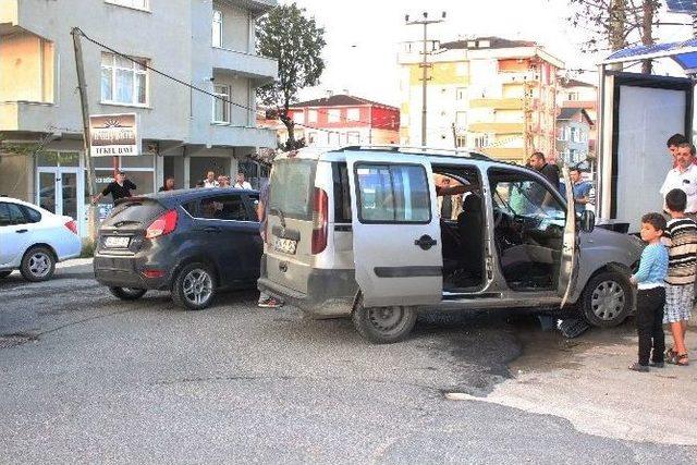 Kapaklı’da İki Otomobil Çarpıştı: 3 Yaralı 2