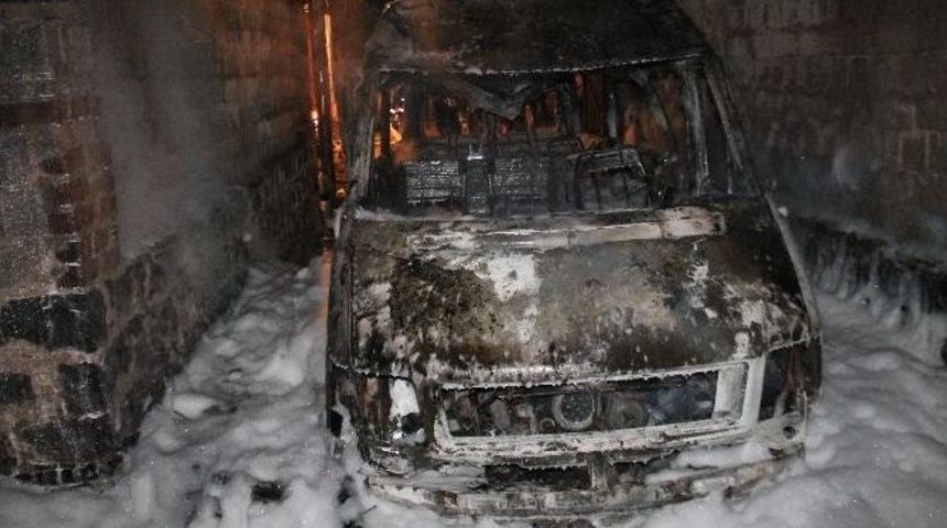 Gece Yarısı &Ccedil;ıkan Yangın İtfaiyenin M&uuml;dahalesi İle B&uuml;y&uuml;meden S&ouml;nd&uuml;r&uuml;ld&uuml;