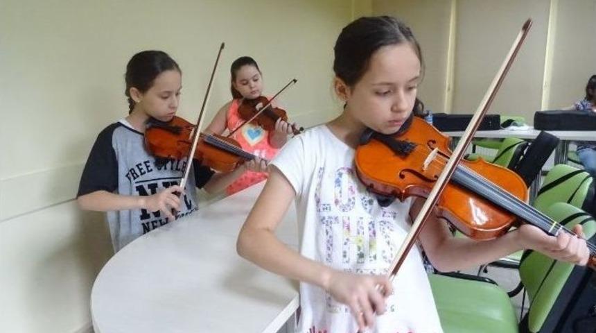 Gelecek, Zeytinburnu Bilgi Evleri&rsquo;nde Şekilleniyor