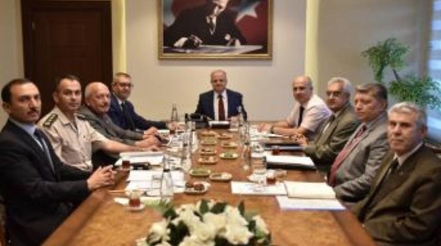 Vali &Ouml;zdemir &Ccedil;akacak, &Uuml;niversite Rekt&ouml;rleriyle Bir Araya Geldi