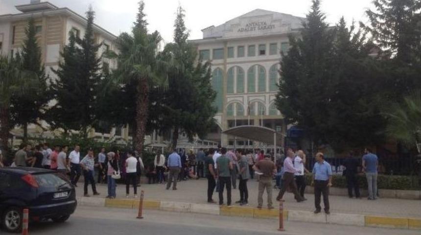 Antalya Adliyesinde Canlı Bomba Alarmı