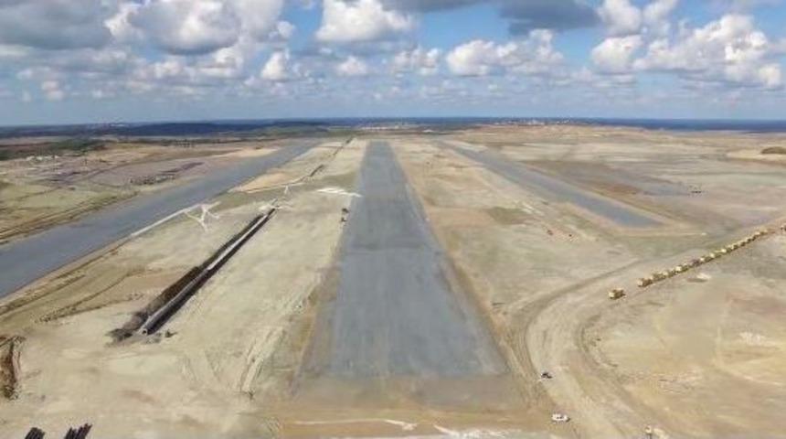 &Uuml;&ccedil;&uuml;nc&uuml; Havalimanının İlk Pisti Tamamlanmak &Uuml;zere