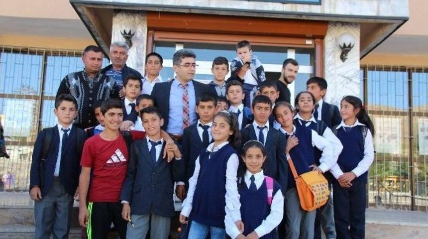 Kaymakam &Ccedil;etin&rsquo;den K&uuml;t&uuml;phane Ziyareti