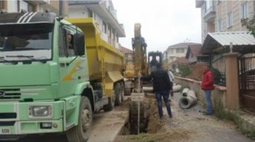 Mahallelerde Yağmur Suyu Kanalları Tamamlanıyor