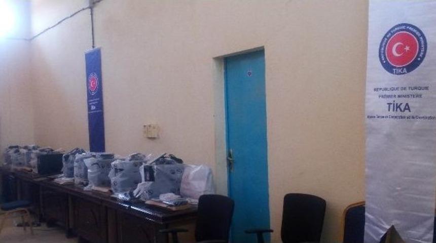 Nijer&rsquo;de Agadez &Uuml;niversitesi&rsquo;ne Ekipman Ve Malzeme Desteği