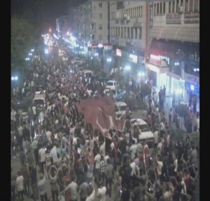 Çılgın Türkler 15 Temmuz’da Şehit Olmaya Trenlerle Gitti G3