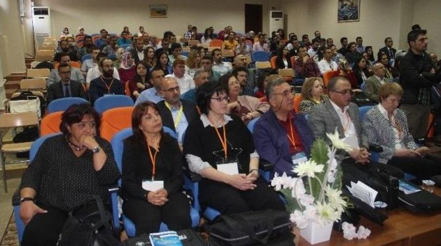 Elazığ&rsquo;da 4. Uluslararası &Ouml;ğretim Teknolojileri Ve &Ouml;ğretmen Eğitimi Sempozyumu D&uuml;zenlendi
