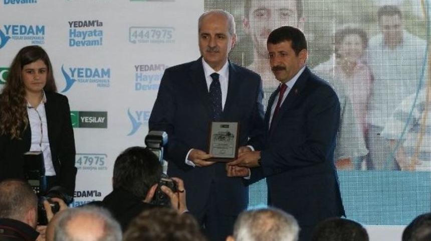 Eyy&uuml;biye Belediye Başkanı Mehmet Ekinci&rsquo;ye Plaket