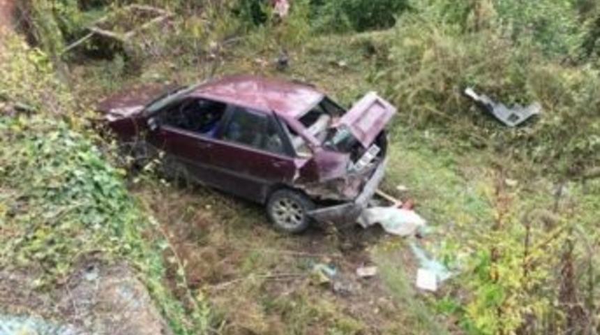 U&ccedil;uruma Yuvarlanan Ara&ccedil;ta 2 Kişi Yaralandı