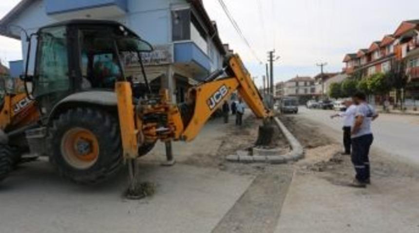 Serdivan&rsquo;da Kaldırım Yenileme &Ccedil;alışmaları Devam Ediyor