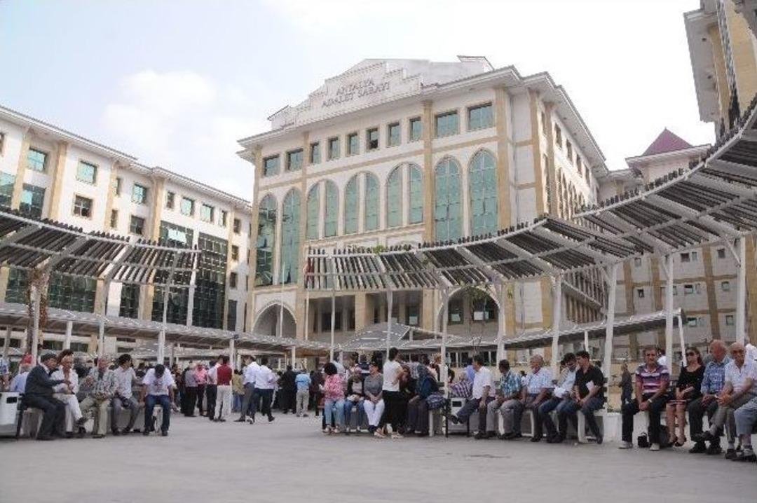 Antalya Adliyesi&rsquo;nde &rsquo;bomba İhbarı&rsquo; Asılsız &Ccedil;ıktı