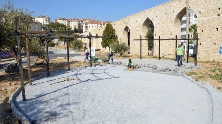 Kuşadası&rsquo;nda Tarihi Su Kemeri Parkı Yenileniyor