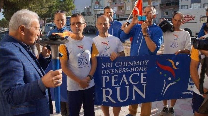 D&uuml;nya Barış Koşusu G&ouml;n&uuml;ll&uuml;leri Lapseki&rsquo;de