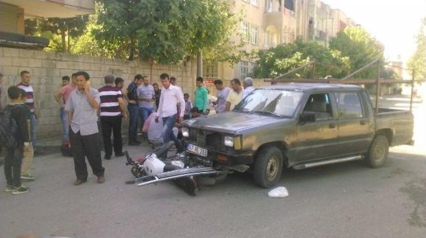 Kamyonetle Motosiklet &Ccedil;arpıştı: 1 Yaralı