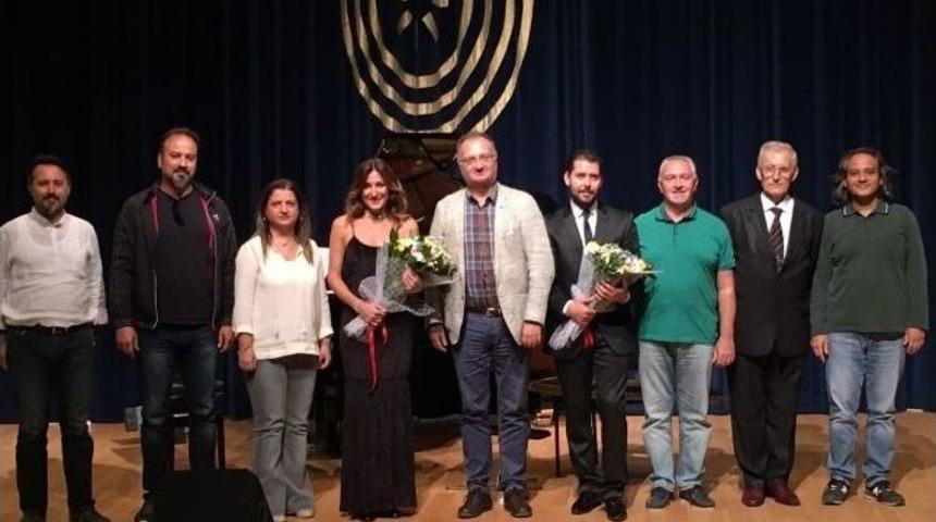 Sanat Tasarım Ve Mimarlık Fak&uuml;ltesi &Ouml;ğretim &Uuml;yelerinden M&uuml;zik Ziyafeti