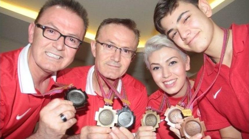 İkiz Kardeşler Ve &Ccedil;ocuklarının Tekvando Başarısı: 83 Madalya