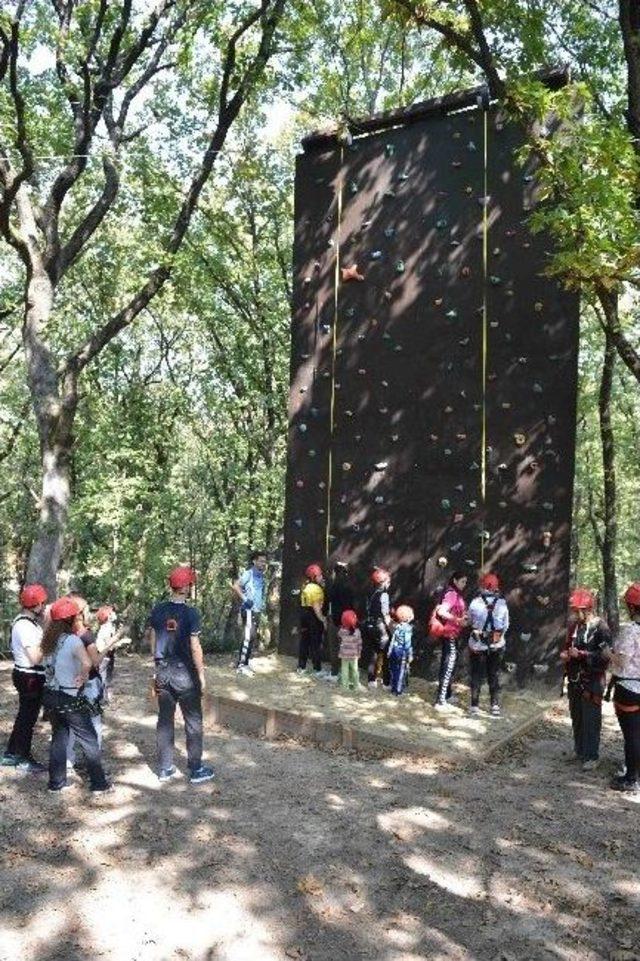 Otizmli Çocuklar, Tuzla Belediyesi Gençlik Kampı’na Katıldı