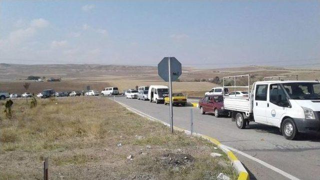 Ölümlü Kazaları Protesto Eden Vatandaşlar, Konya Yolunu Trafiğe Kapattı