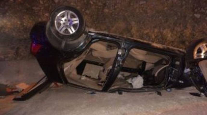 Ara&ccedil; Takla Attı: 2 Yaralı