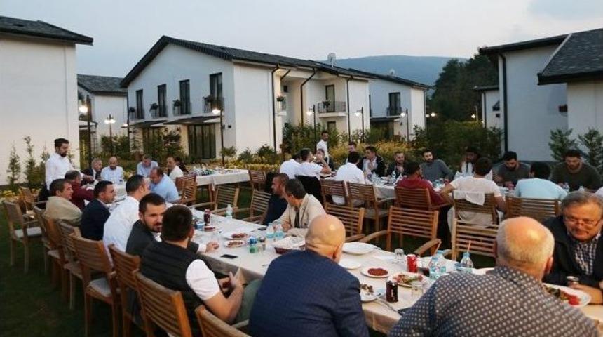 Büyükşehir Belediyesi Basket Takımı Maç Öncesi Yemekte Bir Araya Geldi