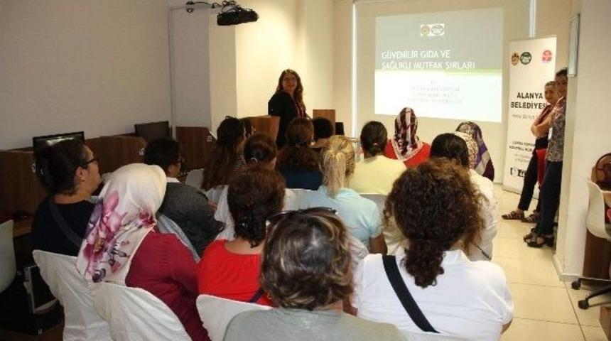 Evde G&uuml;venilir Gıda Ve Sağlıklı Mutfak Sırları Semineri Ger&ccedil;ekleştirildi.