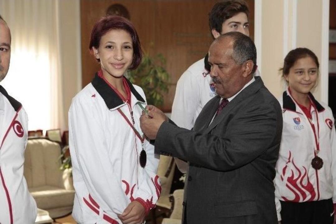 Gen&ccedil; Sporcular Başarıya Doymuyor