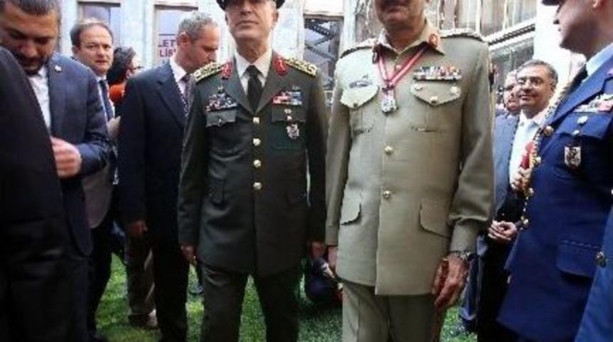 Genelkurmay Başkanı Orgeneral Hulusi Akar İle Pakistan Genelkurmay Başkanı Mahmud Meclisi Ziyaret Etti