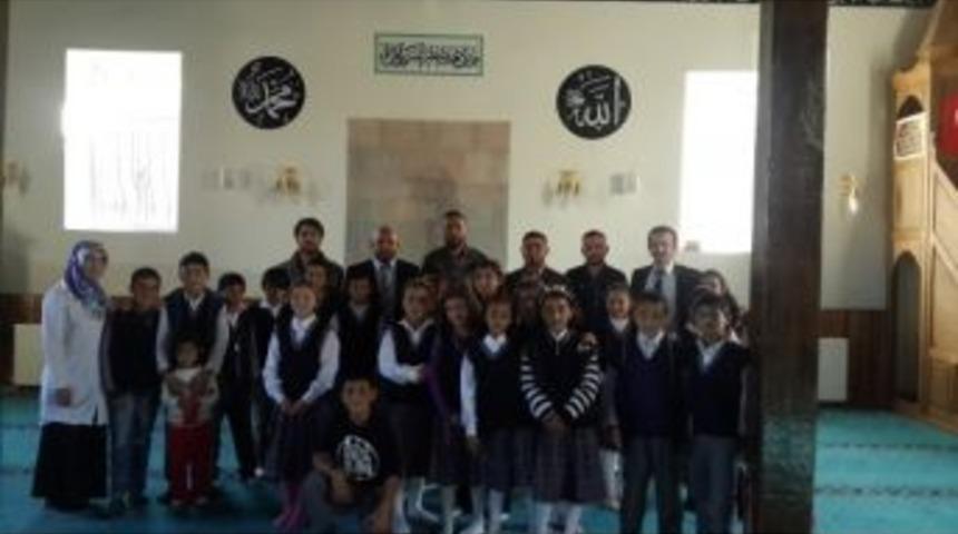 &Ouml;ğrenciler &Ccedil;ıldır Merkez Camisini Gezdi