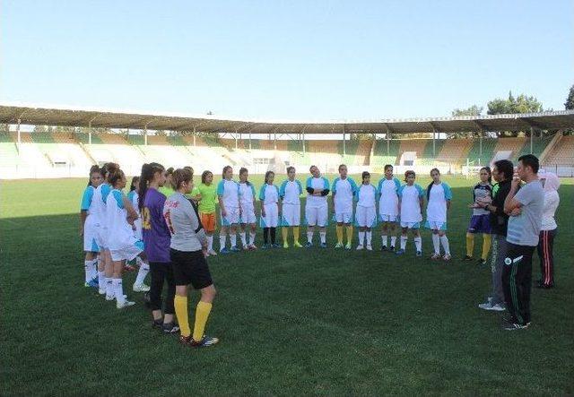 Adıyaman’ın İlk Ve Tek Kız Futbol Takımı Bu Yıl 3. Lig’de Oynayacak