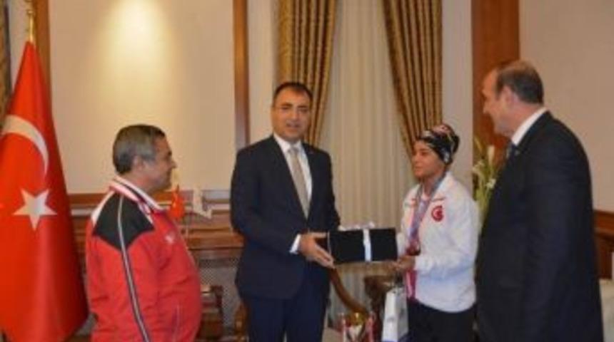 Malatya Valisi Mustafa Toprak Kick Boks D&uuml;nya 3&rsquo;&uuml;nc&uuml;s&uuml;n&uuml; Ağırladı