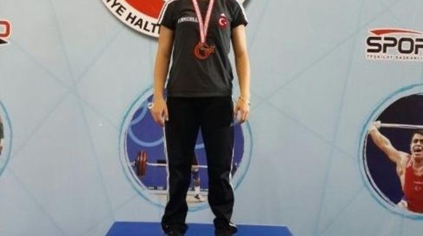 Adıyamanlı Bayan Halterci T&uuml;rkiye Şampiyonu Oldu