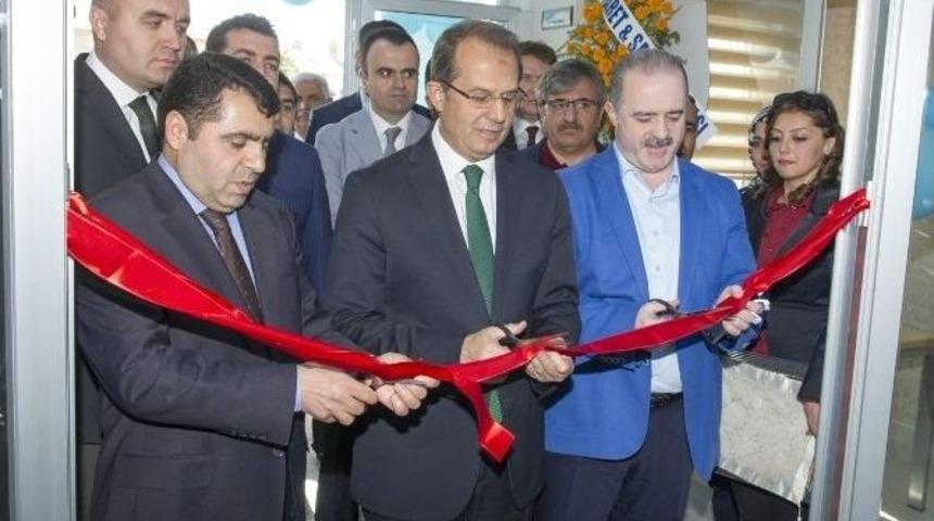 Van S&uuml;rekli Eğitim Merkezinin A&ccedil;ılışı Yapıldı