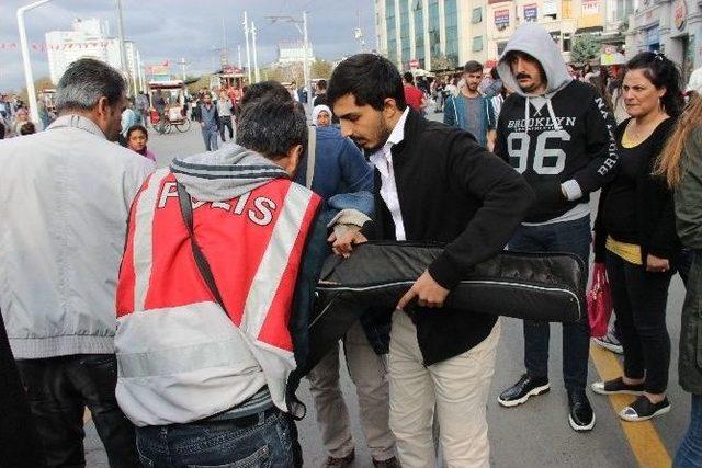 Yenibosna’daki Patlamanın Ardından İstiklal Caddesi’nde Çanta Ve Valizler Didik Didik Arandı