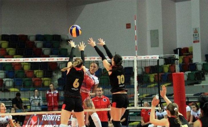 Uluslararası Cengiz Göllü Kadınlar Turnuvası G1