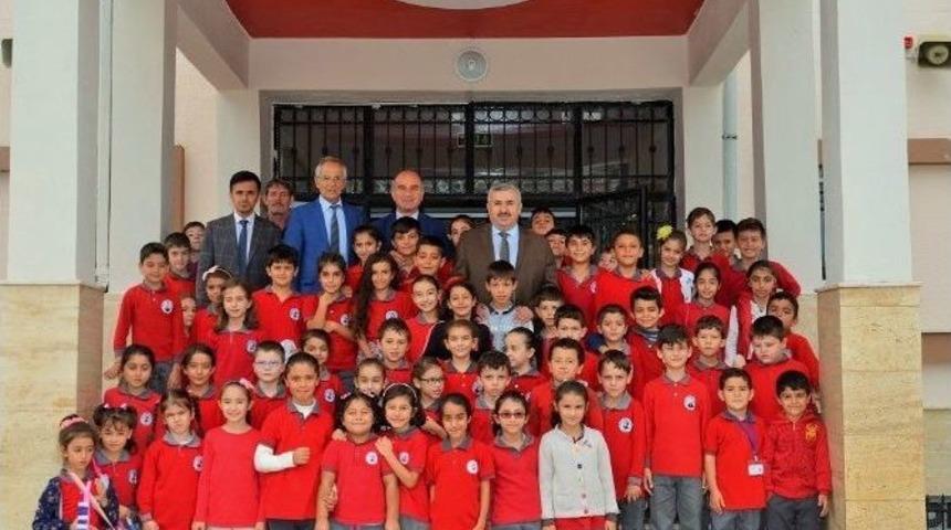 Başkan Baran, Minik &Ouml;ğrencilere Kitap Dağıttı