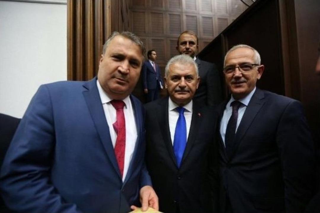 Başkan &Ccedil;er&ccedil;i Kabineyi Yunusemre&rsquo;ye Davet Etti