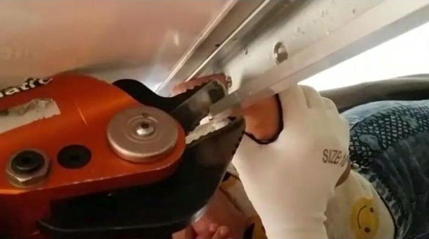 &Ouml;ğrencinin Parmağı Sıkıştığı Yerden &Ccedil;ıkartıldı