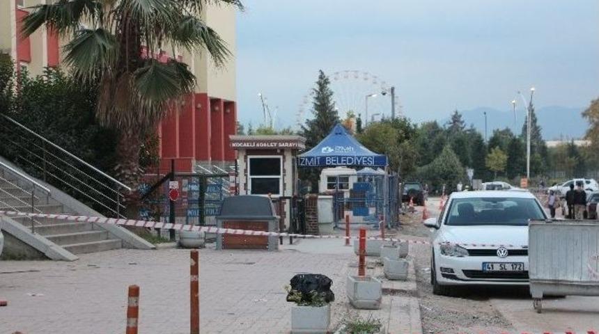 Amirallerin Yargılandığı Adliyenin &Ouml;n&uuml;nde Ş&uuml;pheli Paket Paniği