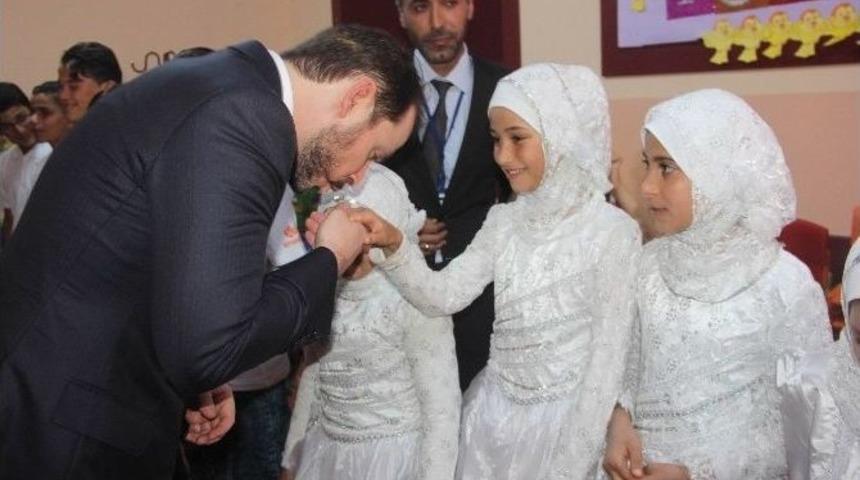 Bakan Albayrak, Suriyeli Vatandaşları Ziyaret Etti