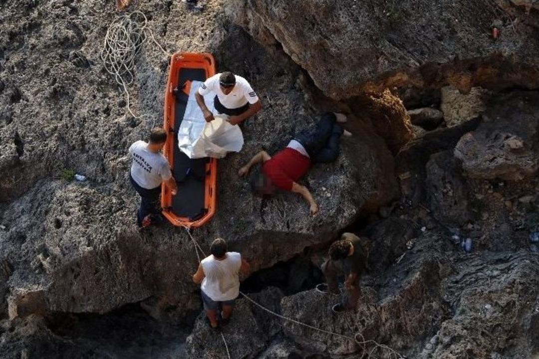 Alkol Alıp Falezlerden &Ouml;l&uuml;me Atladı