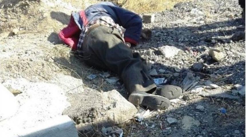 Ayvalık&rsquo;ta Yol Kenarında Ceset Bulundu