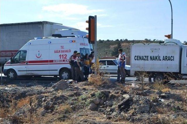 Ayvalık’ta Yol Kenarında Ceset Bulundu