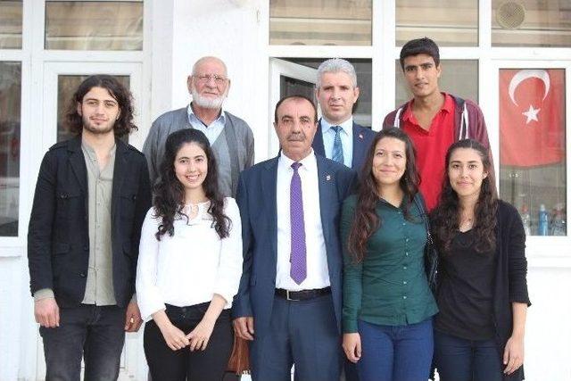 Şehit Oğlunun Fotoğrafı Hediye Edilen Anne G&ouml;zyaşlarını Tutamadı 3